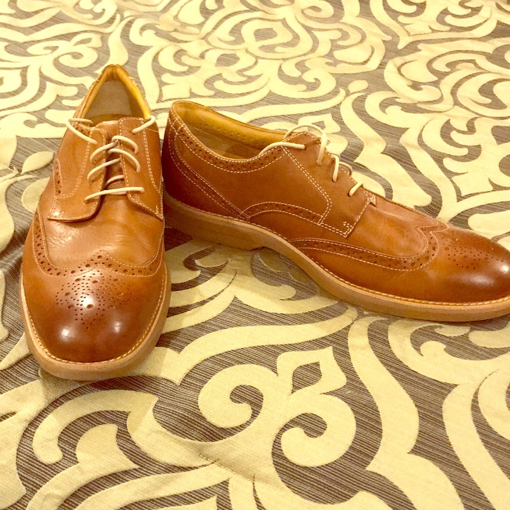 LIKE NEW light brown Sperry top-siders
